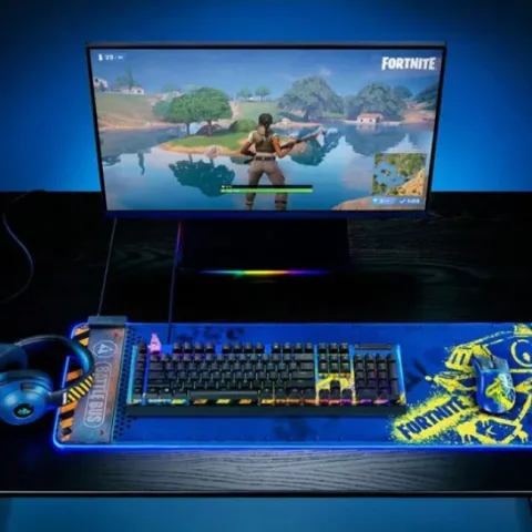 موس پد ریزر Razer GOLIATHUS EXTENDED CHROMA FORTNITE EDITION (92*29) - تصویر ۴